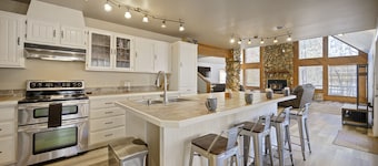 Dulce Vida Broken Bow Lake Cabin | Loft + Fire Pit + Fishing Ponds