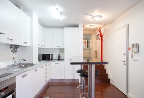 Kühlschrank, Mikrowelle, Ofen, Geschirrspüler