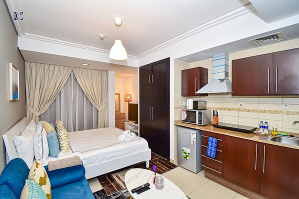 Studio | Living area | 41-inch Smart TV with cable channels, TV
