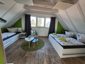 3 bedrooms, travel crib, free WiFi, bed sheets