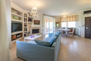 30-inch TV with digital channels, offices - Astali Home (Hersonissos)