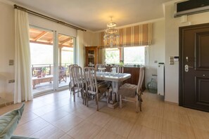 30-inch TV with digital channels, offices - Astali Home (Hersonissos)