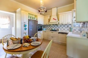 Family Villa | Private kitchen | Fridge, oven, dishwasher, cleaning supplies - Astali Home (Hersonissos)