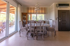 30-inch TV with digital channels, offices - Astali Home (Hersonissos)