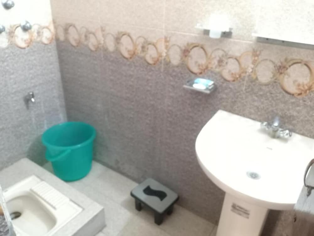 Burj Al-Hateem Hotel by null