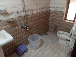 Free WiFi, bed sheets - Al-Hateem Hotel (Rawalpindi)