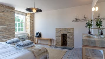 12 Schlafzimmer, Bügeleisen/Bügelbrett, Reisekinderbett