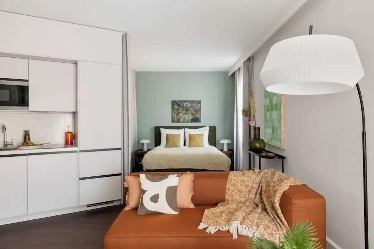 In-room safe, laptop workspace, blackout drapes, soundproofing
