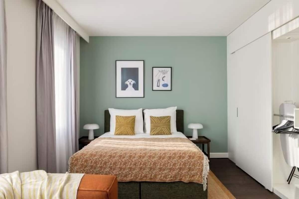In-room safe, laptop workspace, blackout curtains, soundproofing