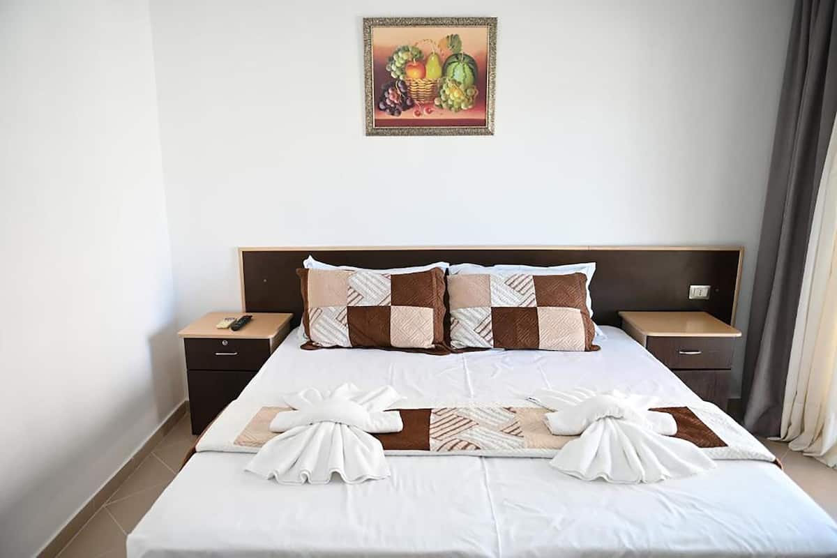 Double Room, Sea View | 1 bedroom, desk, soundproofing, free WiFi