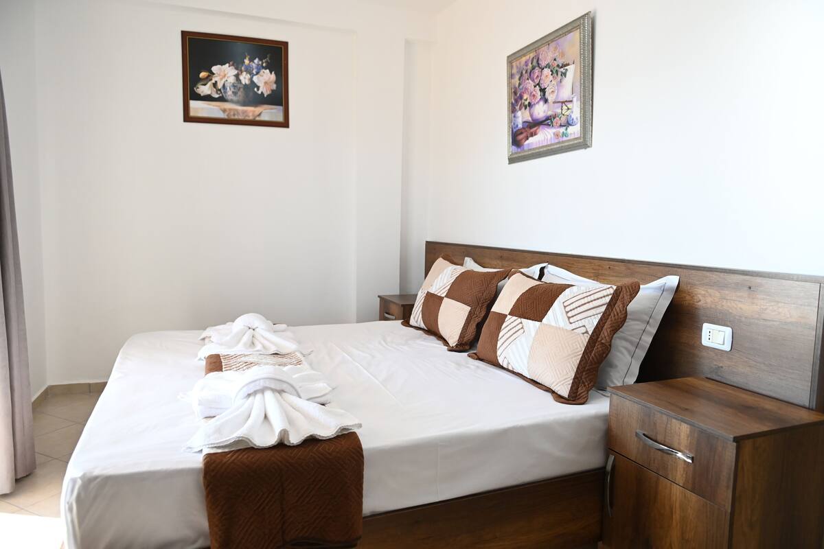 Bureau, chambres insonorisées, Wi-Fi gratuit, draps fournis