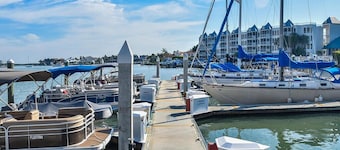 Marco Island Waterfront Condo - BEAUTIFUL REMODEl! Now sleeps six (6)