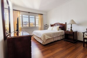 Minibar, escritorio, sistema de insonorización y wifi gratis 