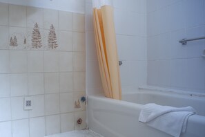 مجففات شعر، مناشف، صابون، شامبو