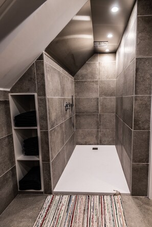 Bathtub, hair dryer, towels, soap - Vacation home 1 km from beach & sea (Bredene)