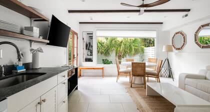 Historic Home 2 Blocks To King, Backyard Patio