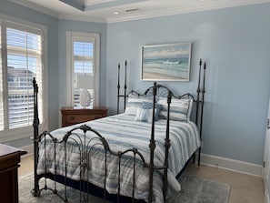 5 bedrooms, desk, travel cot, free WiFi - Luxury Waterfront Paradise at Ocean Isle Beach: Enjoy the Beach and Jink's Creek (Ocean Isle Beach)