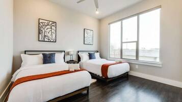 3 bedrooms, desk, iron/ironing board, WiFi