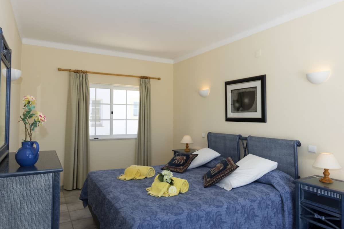 2 bedrooms, in-room safe, iron/ironing board, free WiFi