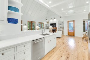 Frigorifero, microonde, forno, lavastoviglie