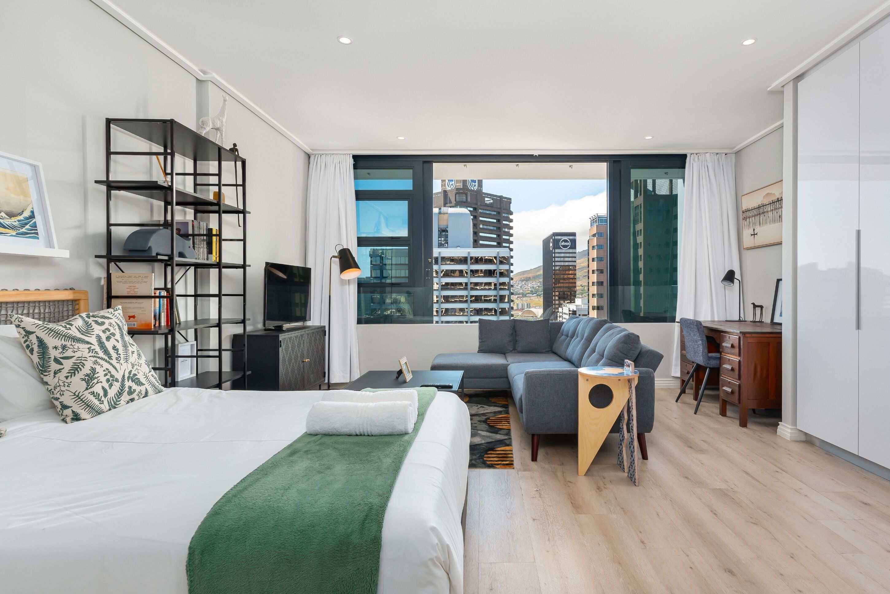 1 chambre, coffres-forts dans les chambres, fer et planche à repasser