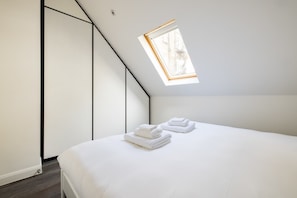 1 bedroom, iron/ironing board, travel cot, WiFi