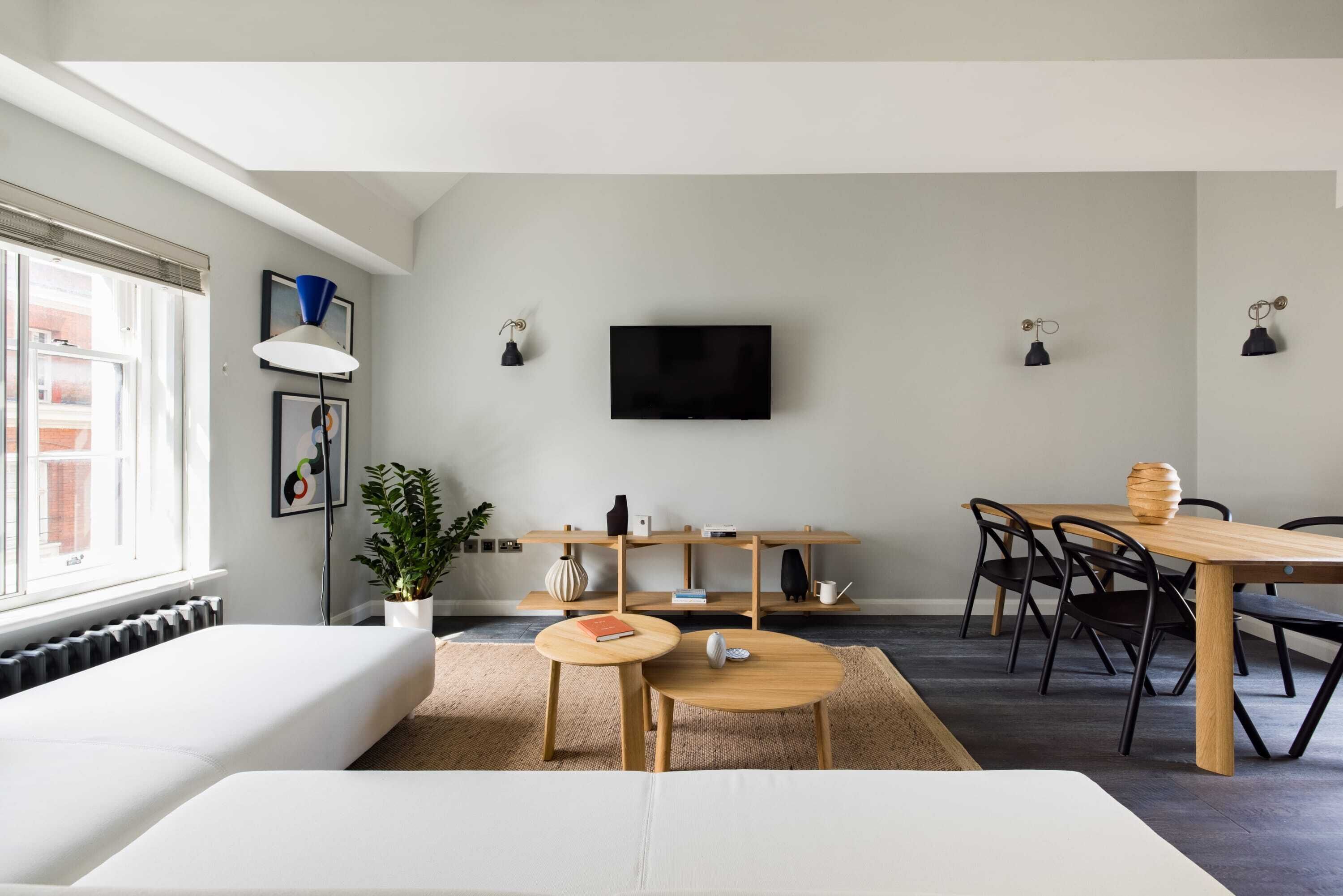 2 bedrooms, iron/ironing board, travel crib, internet