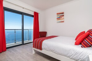 2 bedrooms, iron/ironing board, WiFi, bed sheets - Modern villa, shared infinity pool | SunsetCliff 5 (Faja Da Ovelha)