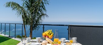 Modern villa, shared infinity pool | SunsetCliff 1