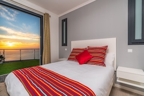 2 slaapkamers, een bureau, een strijkplank/strijkijzer, wifi