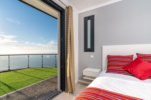 2 habitaciones, escritorio, tabla de planchar con plancha y wifi