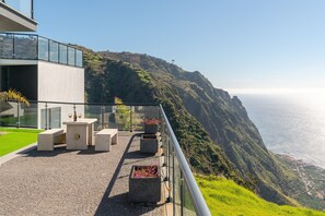Terrace/patio - Modern villa, shared infinity pool | SunsetCliff 7 (Faja Da Ovelha)