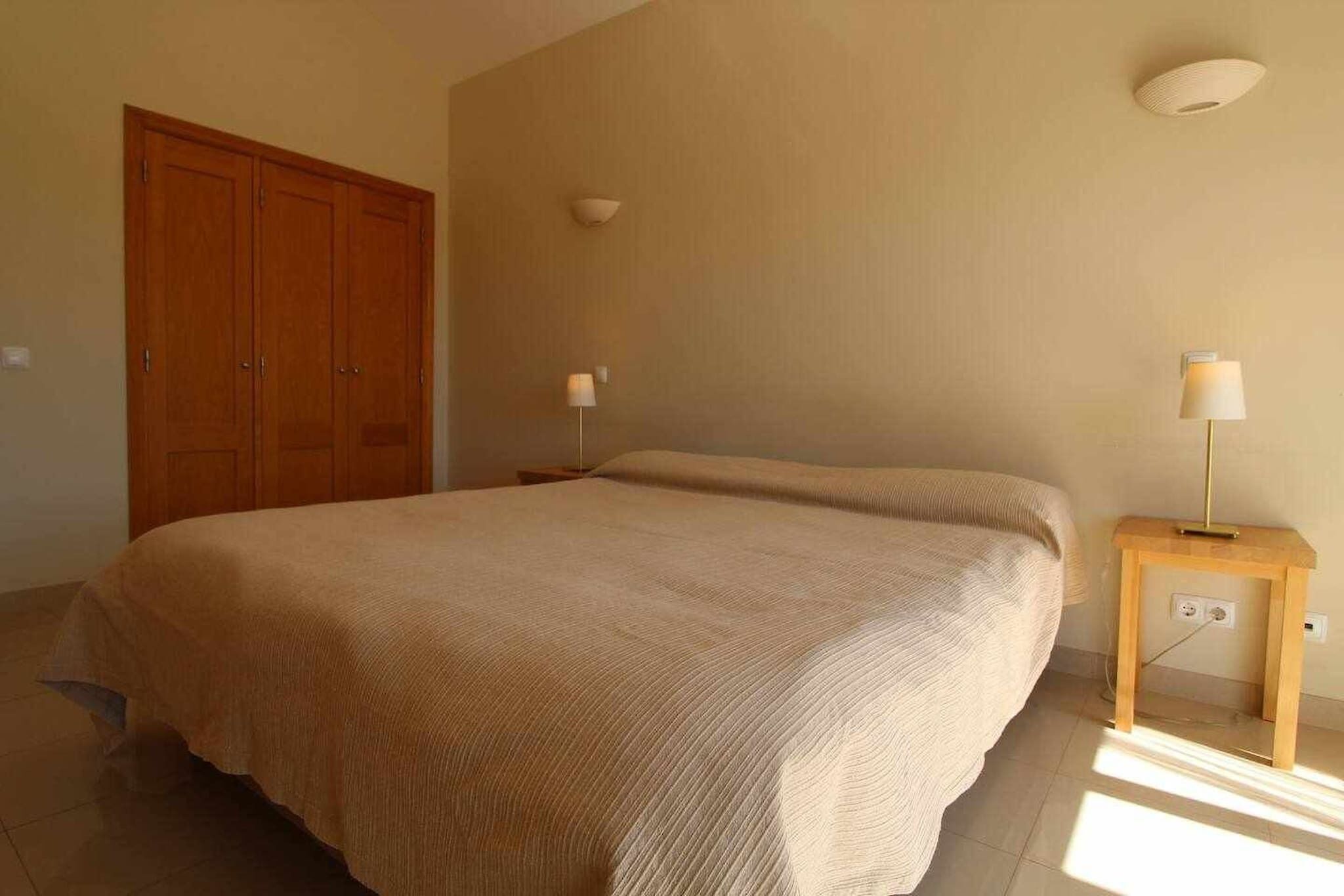 5 chambres, fer et planche à repasser, lit parapluie, Wi-Fi gratuit