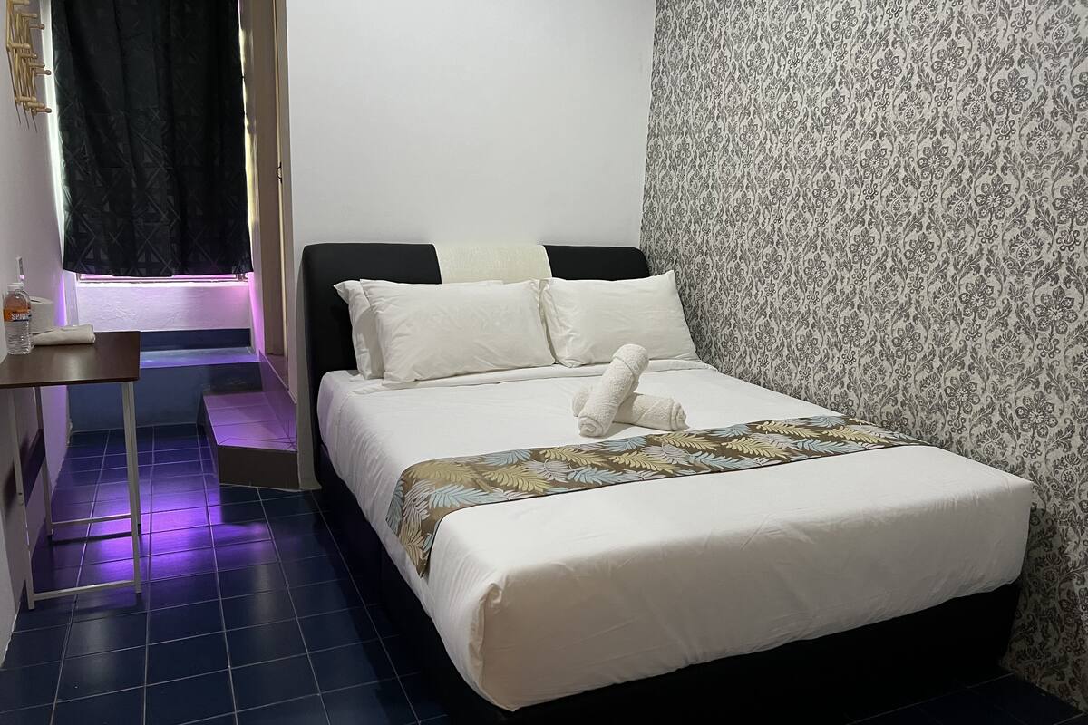 deluxe double room, non smoking, city view | individually decorated, individually furnished, free wifi, bed sheets