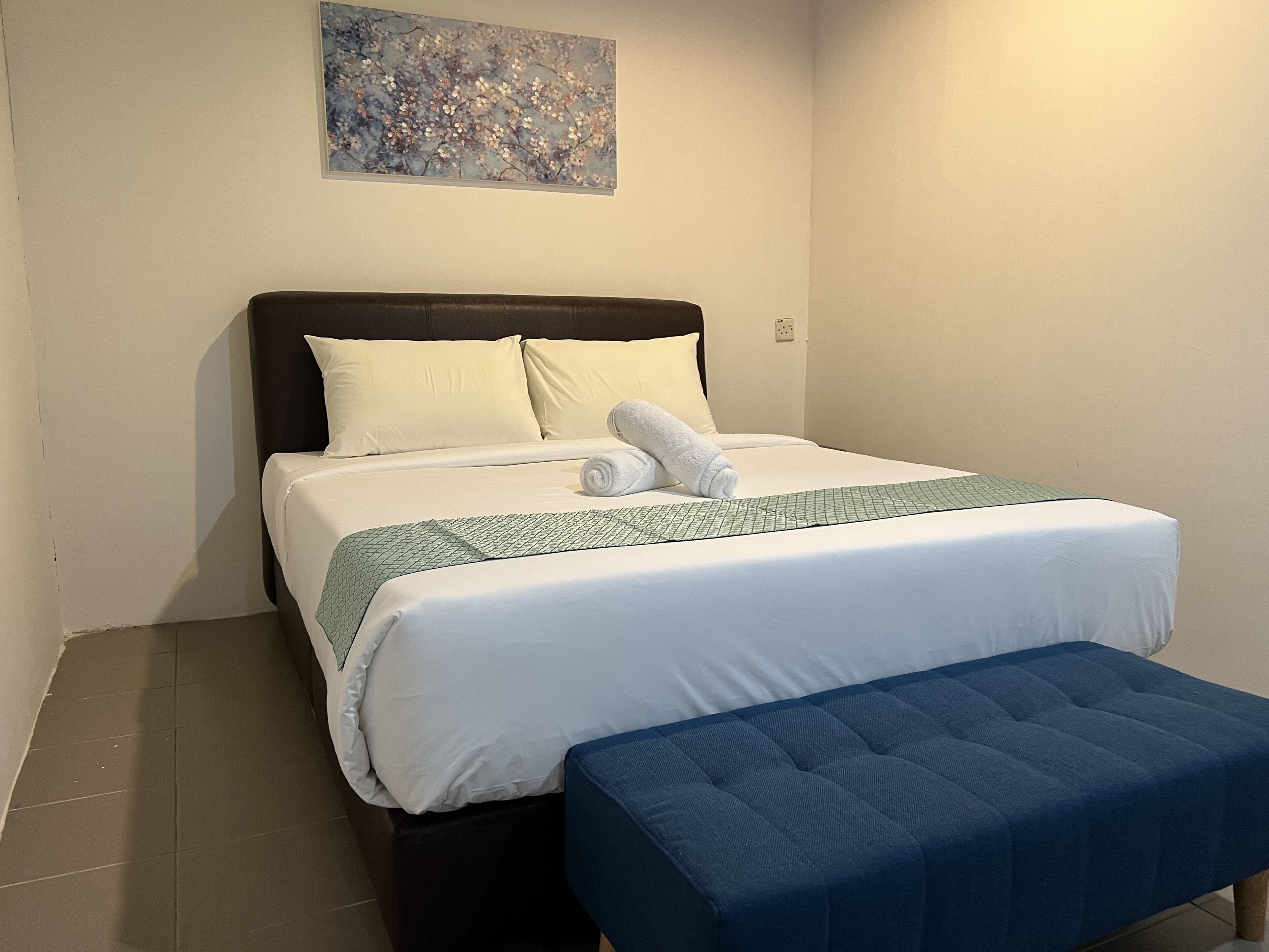 Deluxe Double Room, Non Smoking, City View | Individually decorated, individually furnished, free WiFi, bed sheets