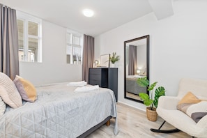 3 habitaciones y espacio para trabajar con laptop