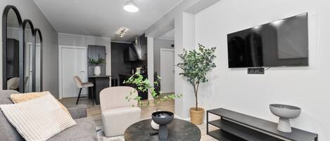 Apartment | 3 bedrooms, laptop workspace, iron/ironing board, free cots/infant beds