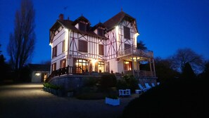 Façana frontal de l'allotjament