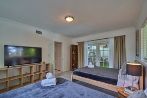 5 bedrooms, iron/ironing board, travel crib, free WiFi