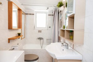 City Apartment | Bathroom | Towels