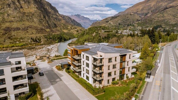 Exterior - Penthouse Leisure at La Residence du Parc (Queenstown)
