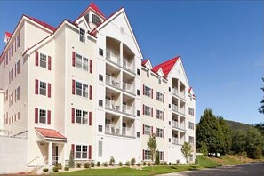 Exterior - Charming 2 bedroom, 2bathroom for Easter Vacay  (Lincoln)