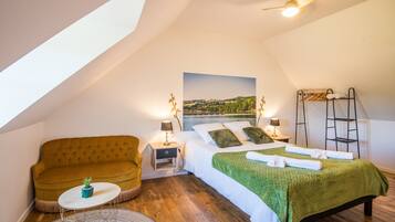 4 bedrooms, desk, iron/ironing board, free WiFi