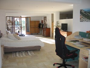 1 habitación, escritorio, tabla de planchar con plancha y wifi gratis 