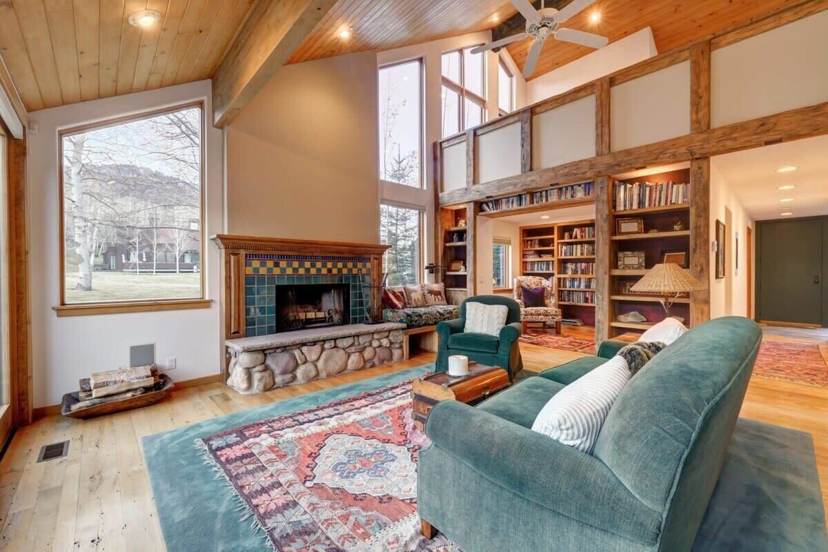 TV, fireplace, offices