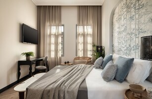 Quarto casal ou duplo superior | Roupas de cama premium, frigobar, cofres nos quartos, escrivaninha