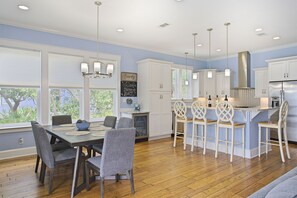 Dining - Aqua Waters - Newly Updated Vacation Home with Golf Cart, Private Pool + Cabana! (Destin)