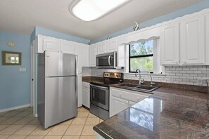 Lavastoviglie, tavolo da pranzo