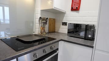Microwave, oven, dishwasher, coffee/tea maker