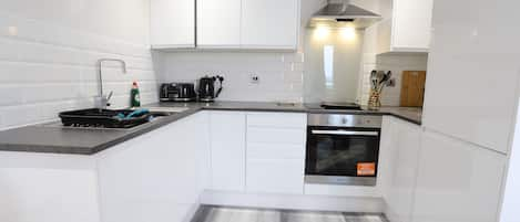 Basic Apartment | Private kitchen | Microwave, oven, dishwasher, coffee/tea maker